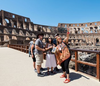 Coliseo con entrada a la Arena en grupo pequeño