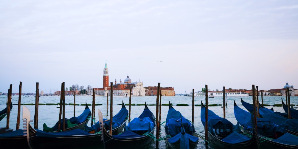 Venetian Gondola: 8 secrets you should know about Venice symbol