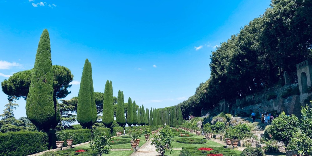 Castel Gandolfo a journey to experience Art, Food and Water Sport!