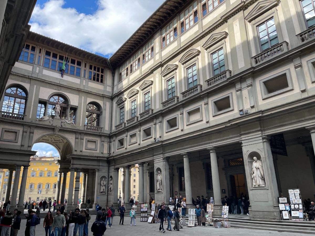 exterior of uffizi museum