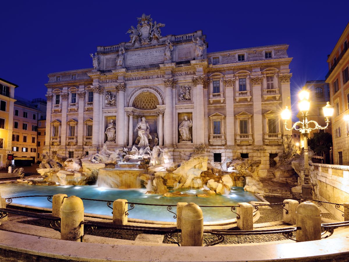 trevi fountain at night