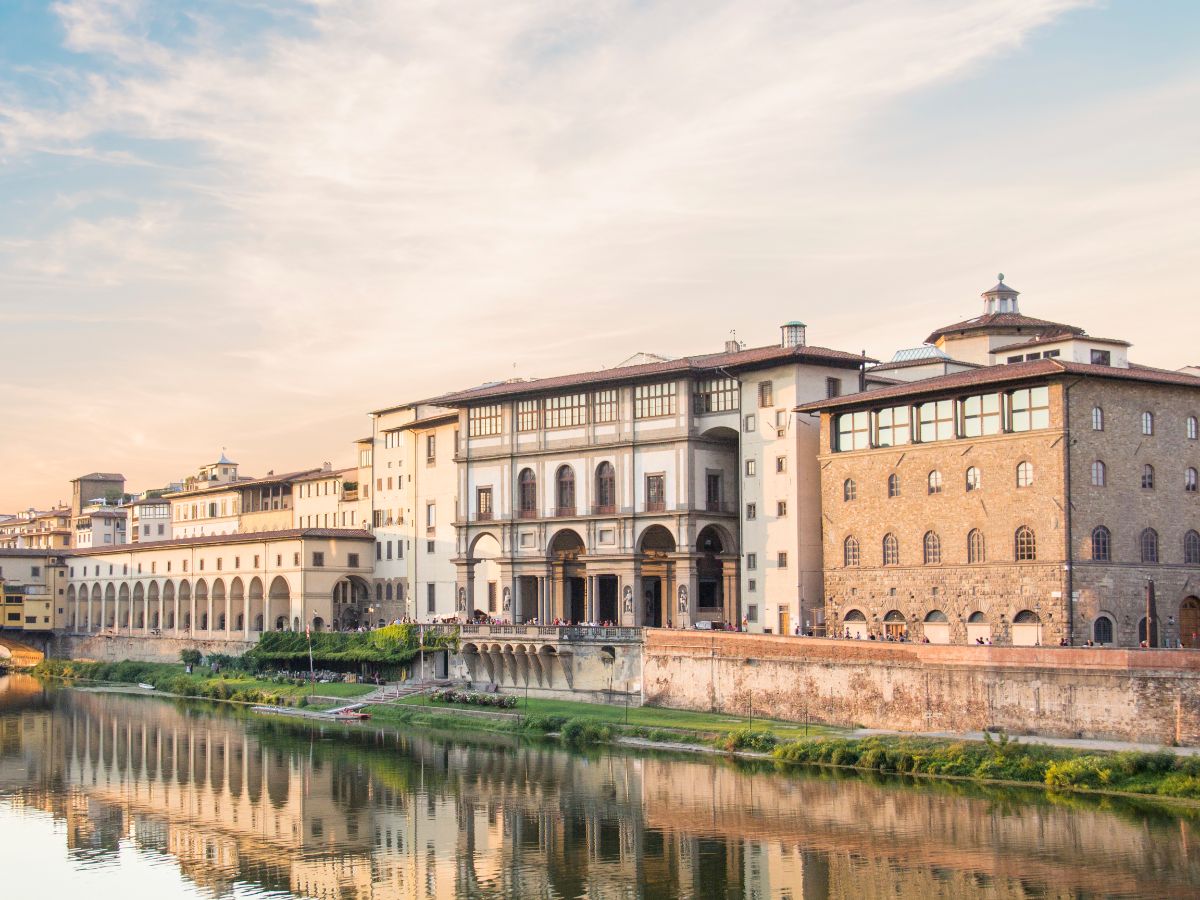 uffizi museums view from river arno