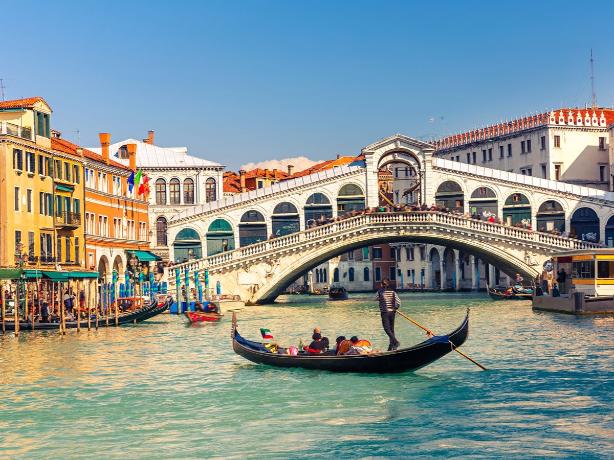 Rialto bridge panoramic view